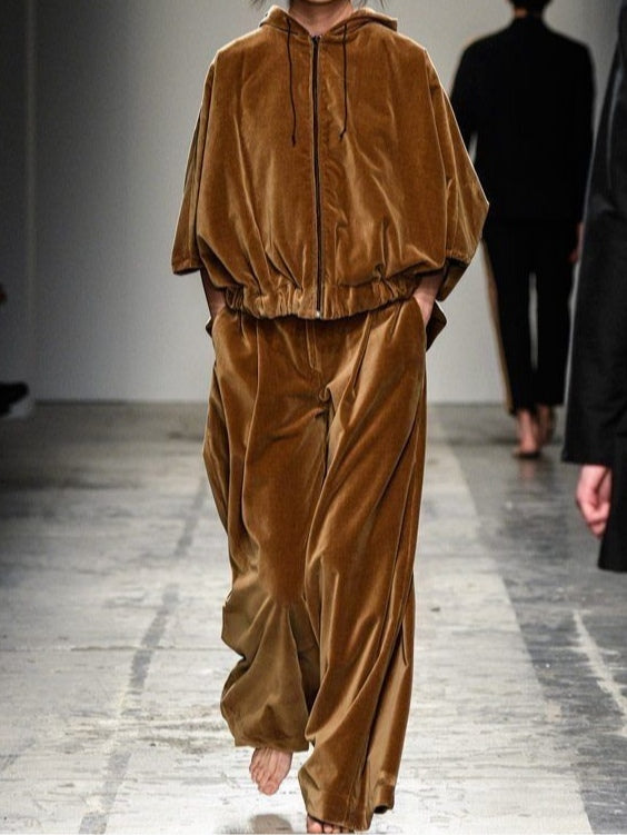 Natalia | Brązowy welurowy zestaw z bluzą na zamek i spodniami